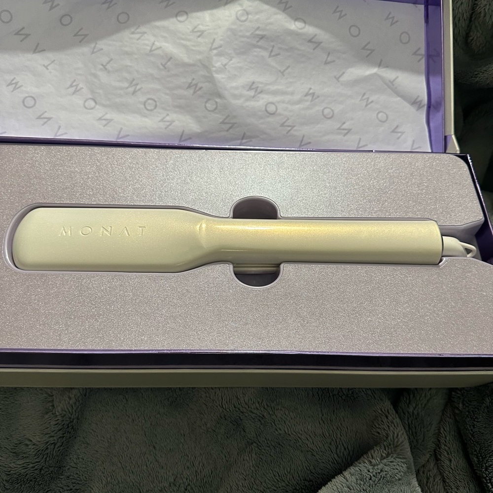 MONAT Steam Dream Straightening Iron - brand new